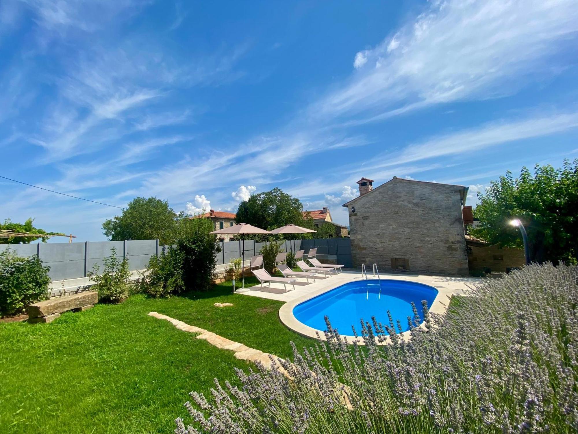 Agroturizam Nezic Villa Oprtalj Buitenkant foto