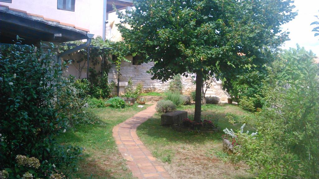 Agroturizam Nezic Villa Oprtalj Buitenkant foto