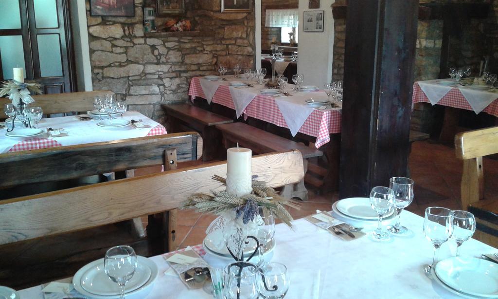 Agroturizam Nezic Villa Oprtalj Buitenkant foto