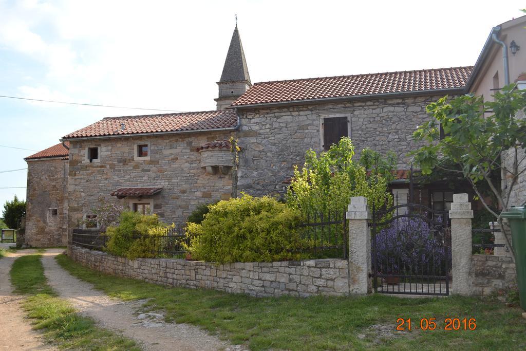 Agroturizam Nezic Villa Oprtalj Buitenkant foto
